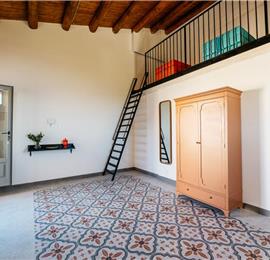  6 bedroom villa with heated pool in Modica, sleeps 18